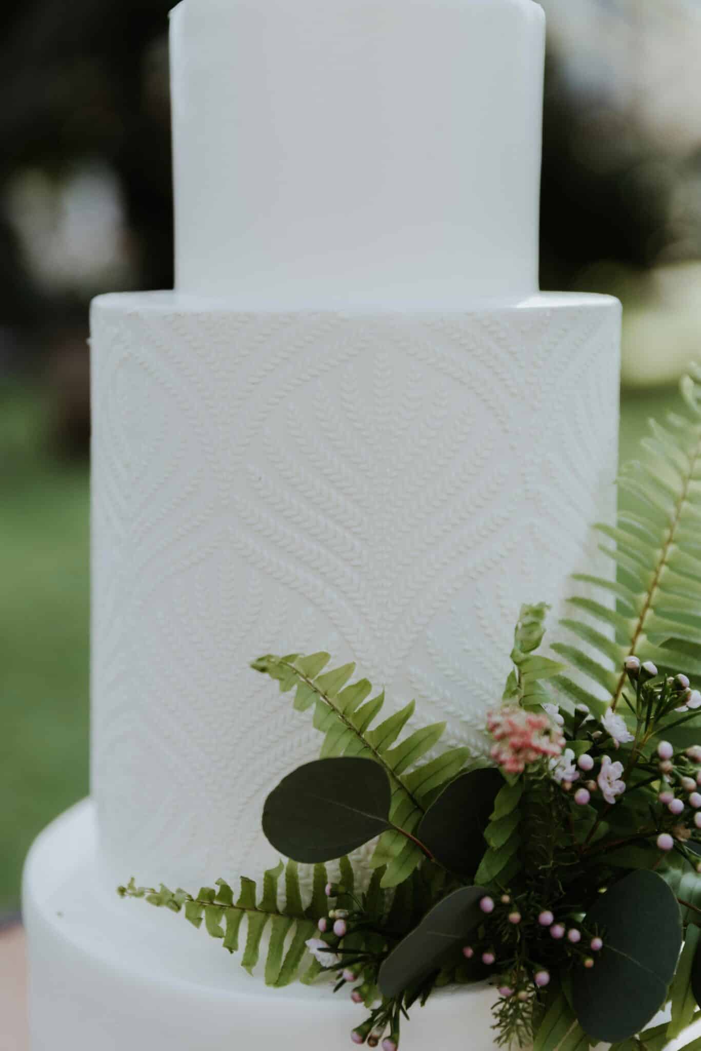 wedding cake with minimal decoration
