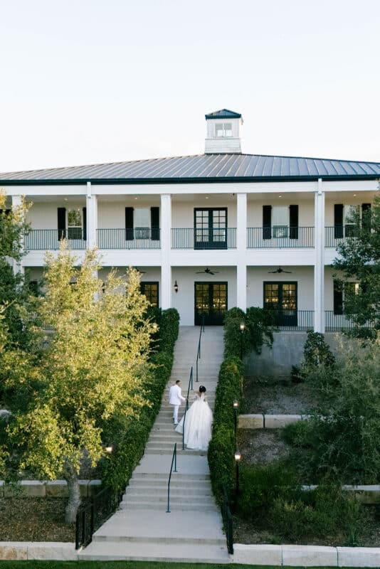 A castle, grand estate, or a hill country venue ( Kendall Point vibes) works perfectly. Picture sweeping staircases, dramatic entrances, and yes… a moment where someone could literally “speak now”
