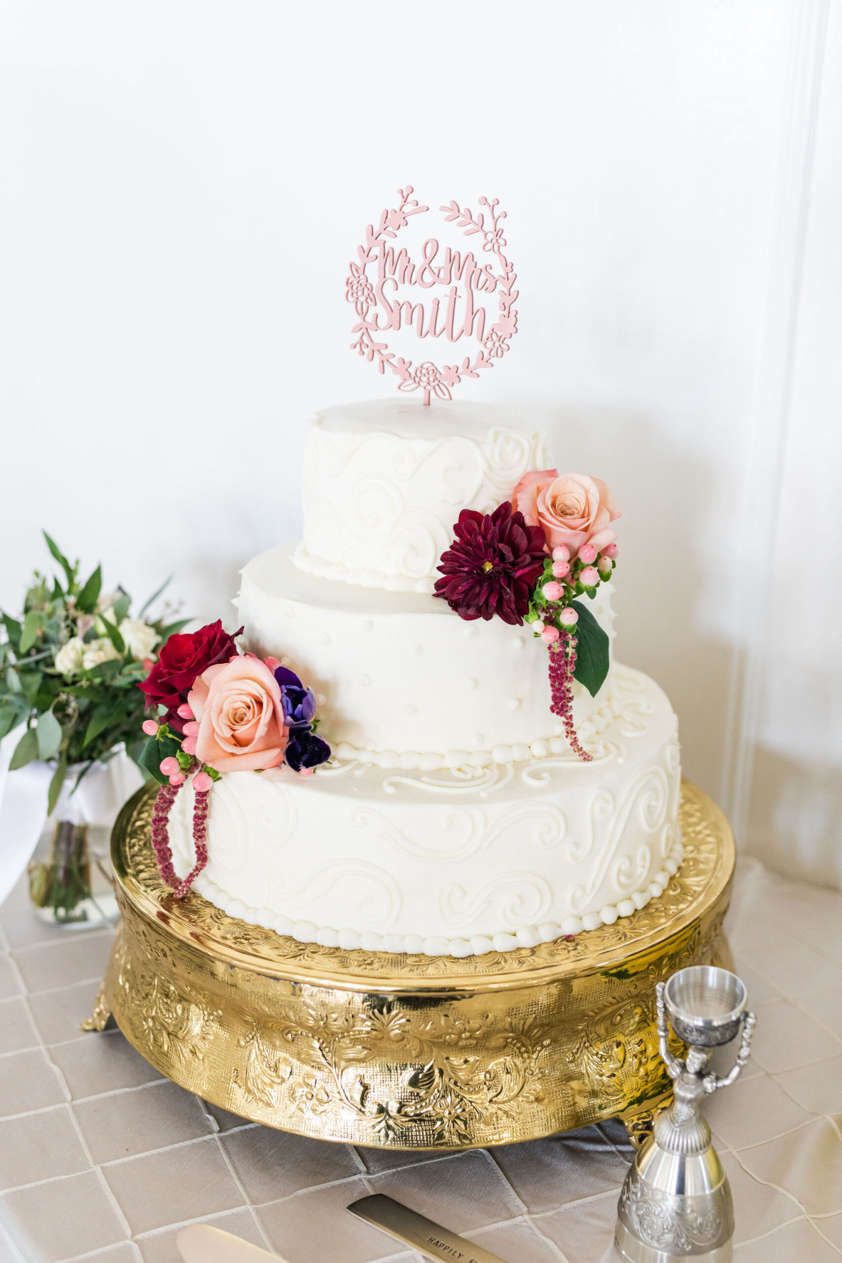Katherine and Travis' elegant white wedding cake
