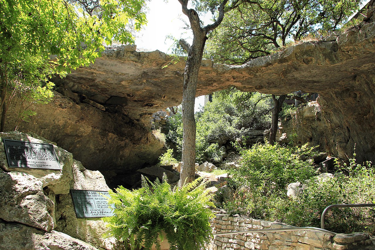 Natural Bridge Caverns